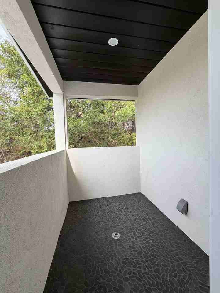 11705 Woodley Ave - Photo 2 of 16