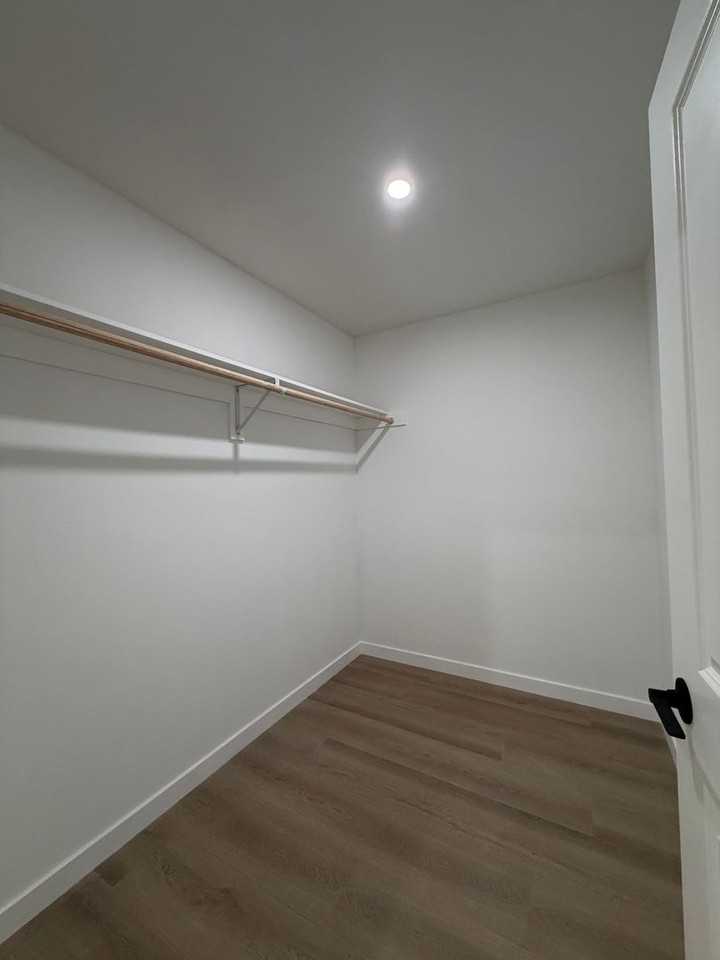 11705 Woodley Ave - Photo 3 of 16