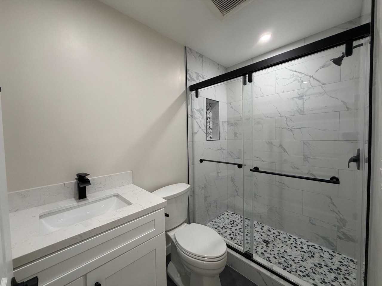 11705 Woodley Ave - Photo 7 of 16