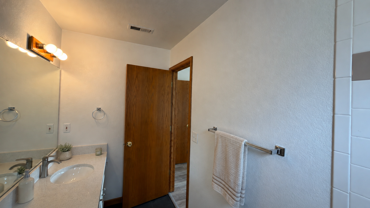 1042 Tierra Ln - Photo 7 of 9