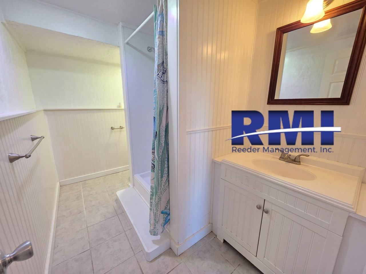 1723 Shorewood Dr - Photo 3 of 10
