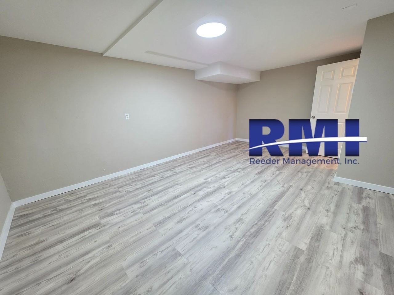 1723 Shorewood Dr - Photo 5 of 10