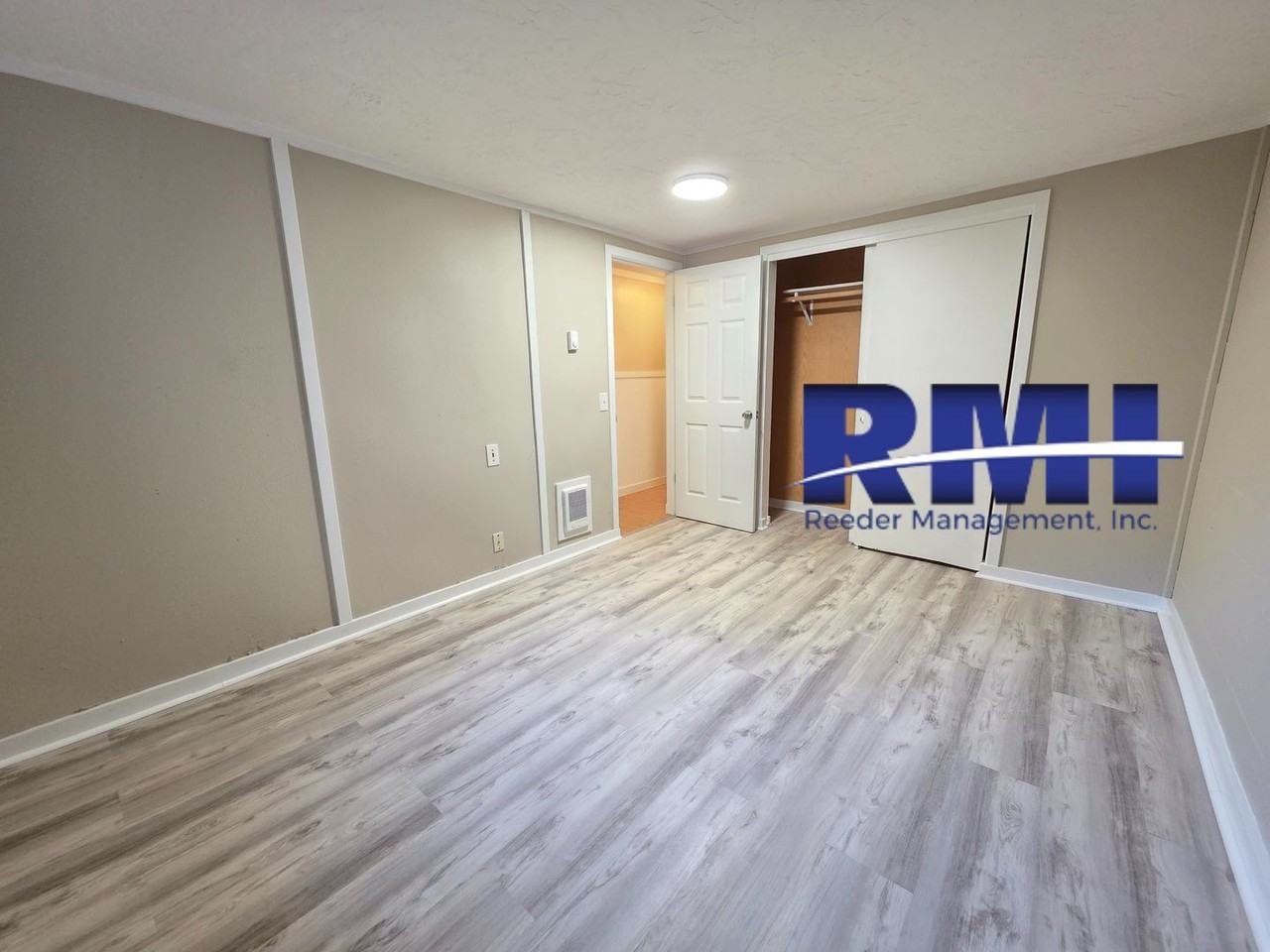 1723 Shorewood Dr - Photo 6 of 10