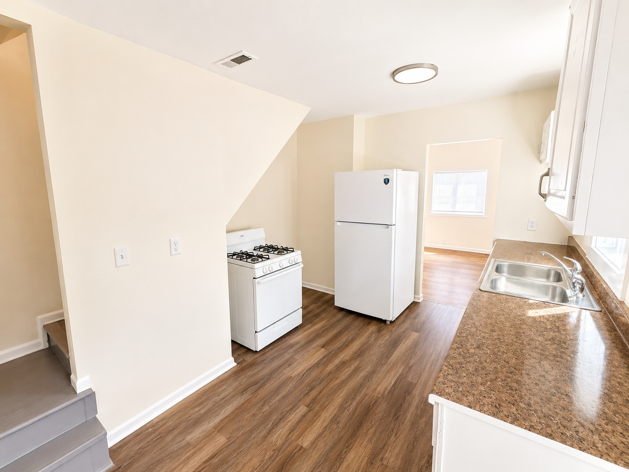 2034 Ferris Rd - Photo 5 of 13