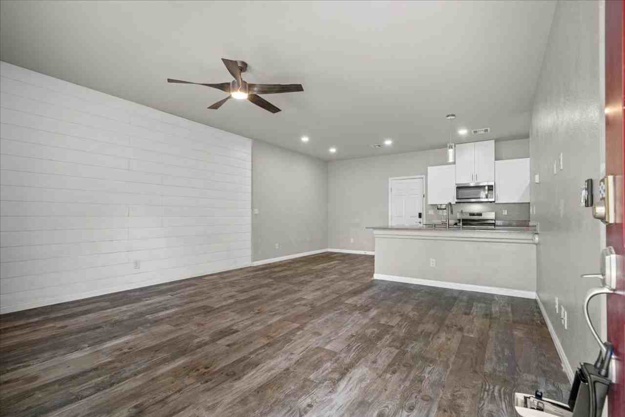 7305 Halo Falls St - Photo 3 of 22