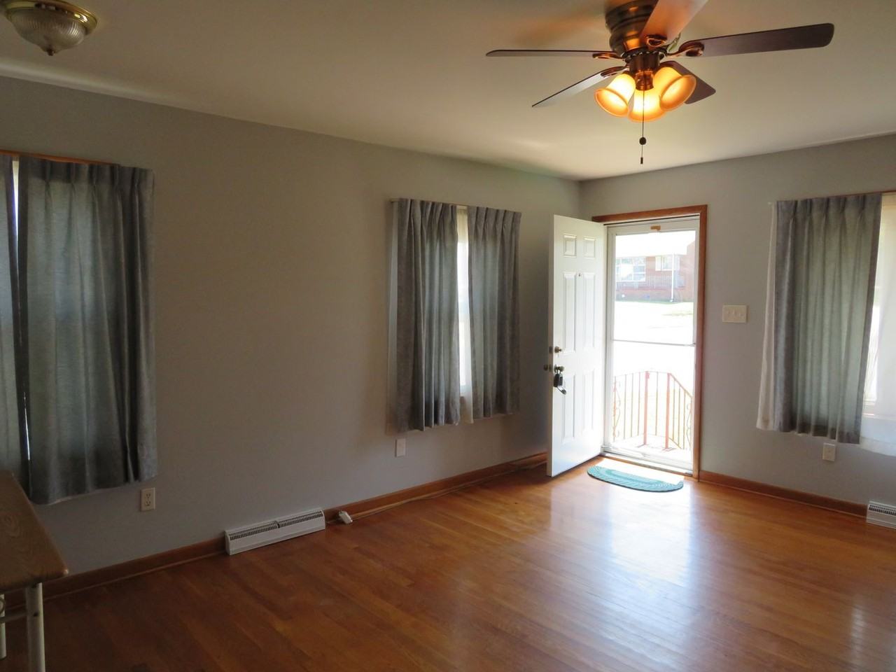 412 Mac Arthur Ave - Photo 4 of 30