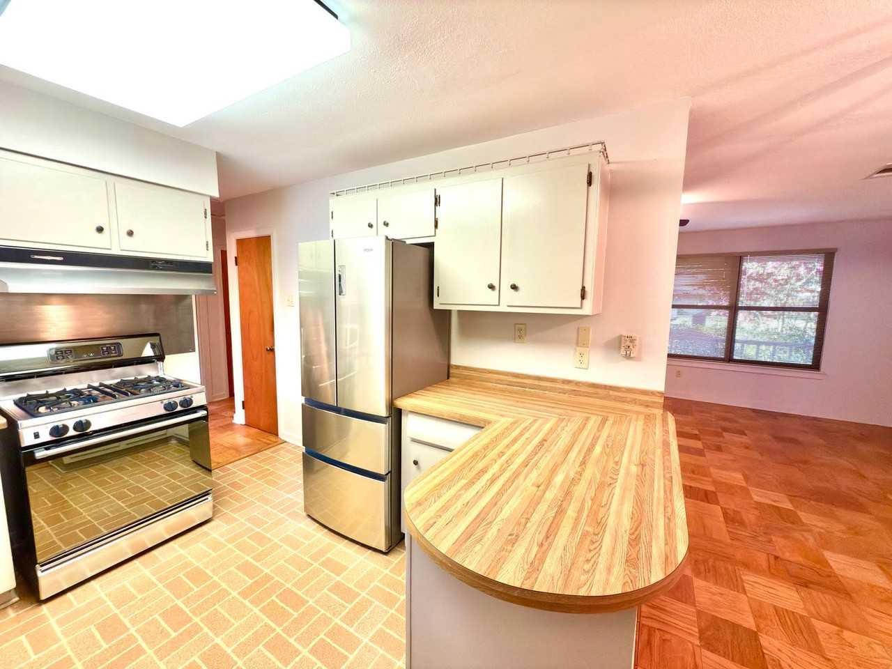 424 Highland Park Dr - Photo 3 of 15