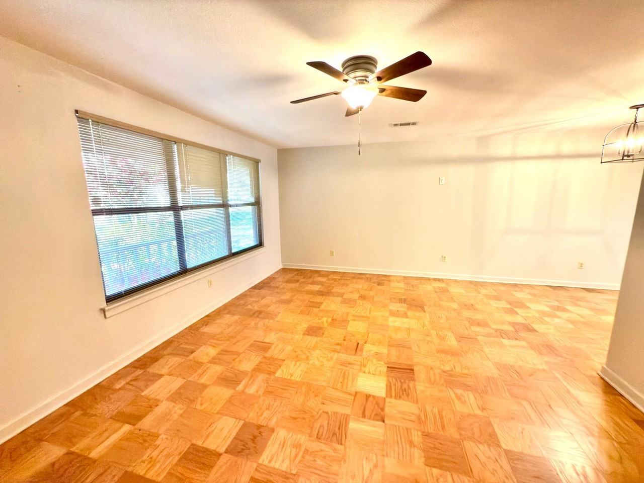 424 Highland Park Dr - Photo 4 of 15