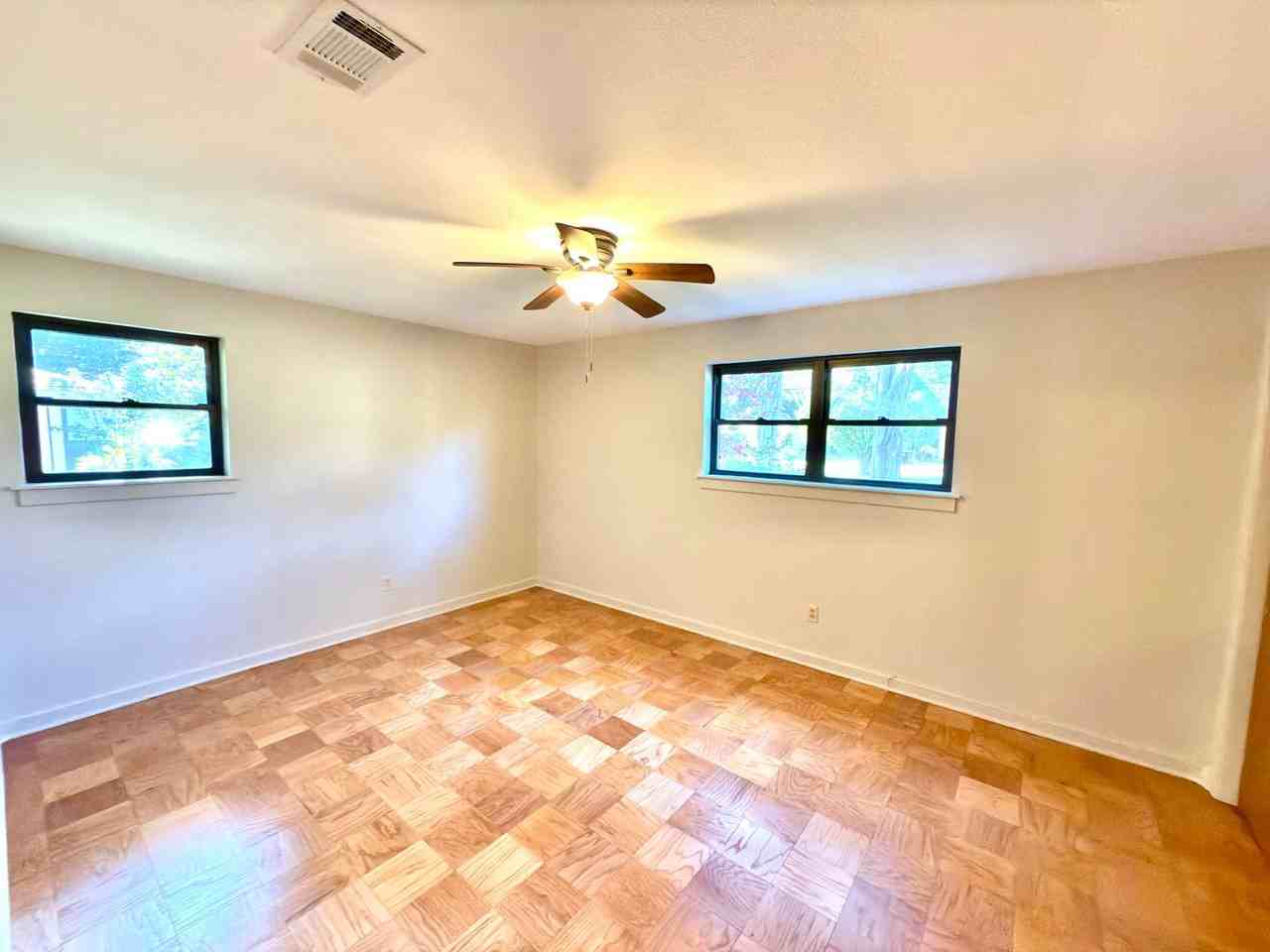 424 Highland Park Dr - Photo 5 of 15