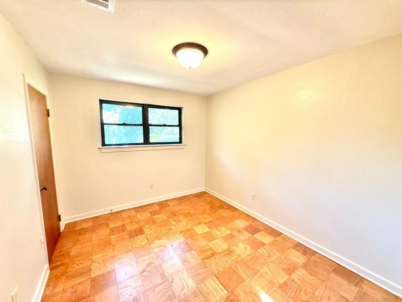 424 Highland Park Dr - Photo 6 of 15