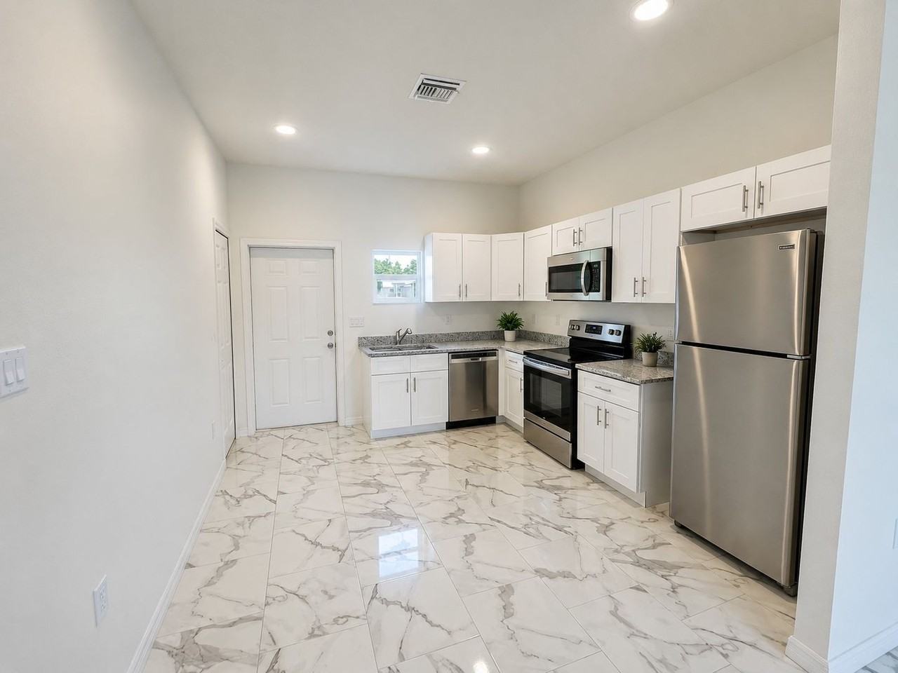 1138 Rambler St - Photo 6 of 11