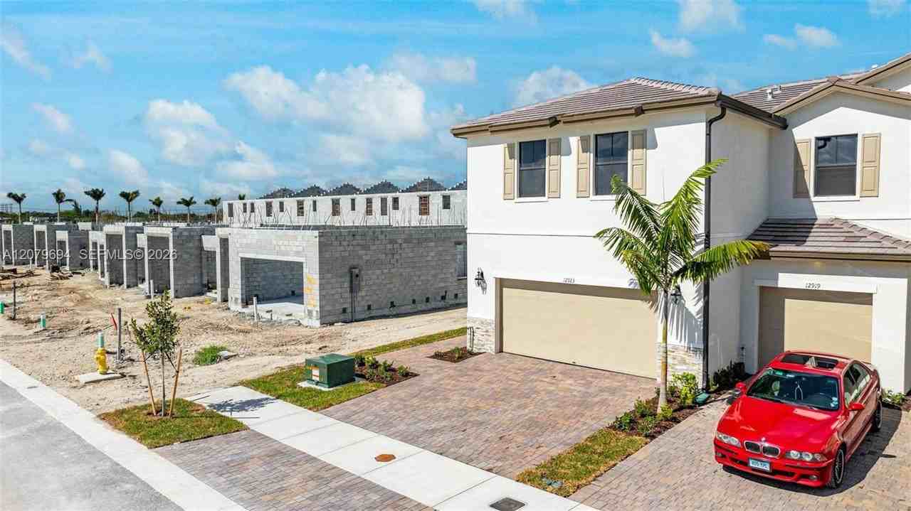 12923 Sw 231st Ter - Photo 2 of 17