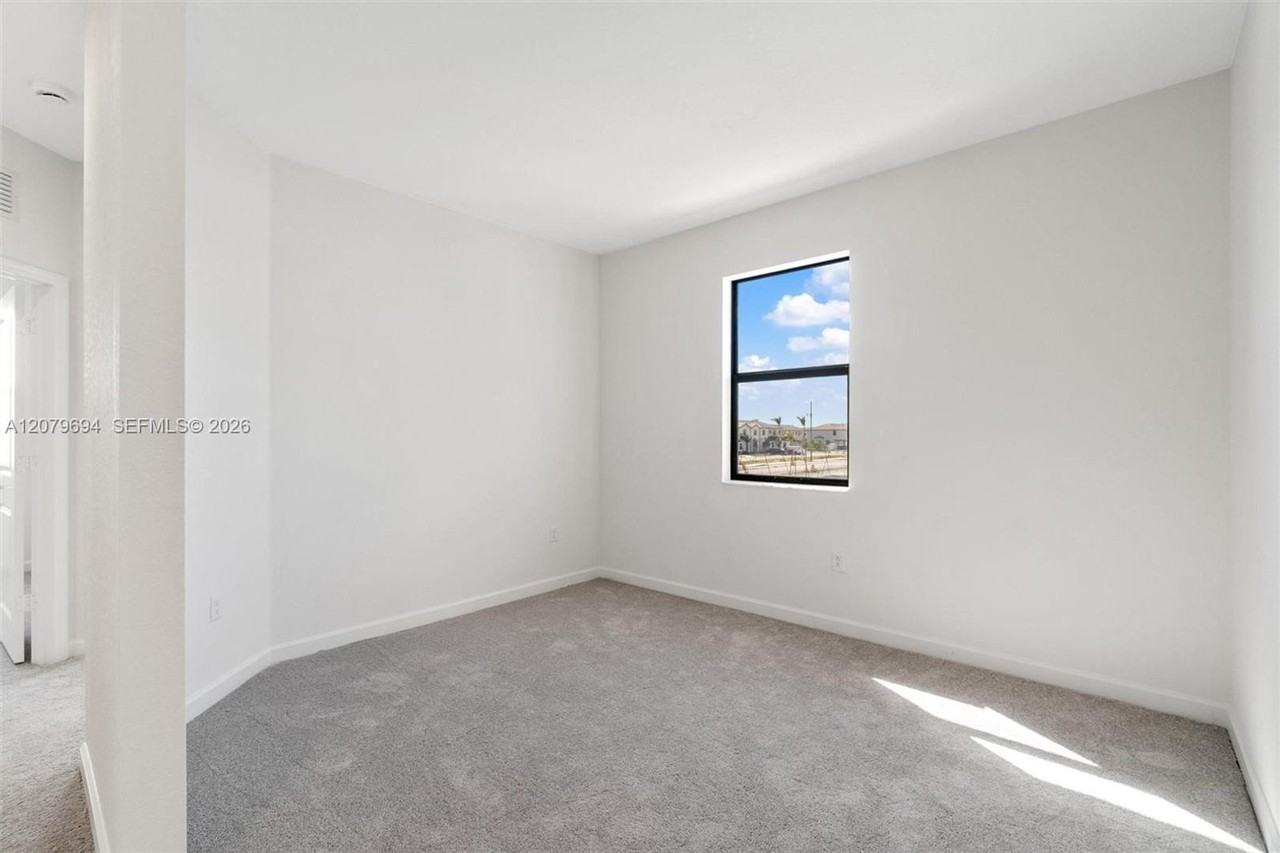 12923 Sw 231st Ter - Photo 4 of 17