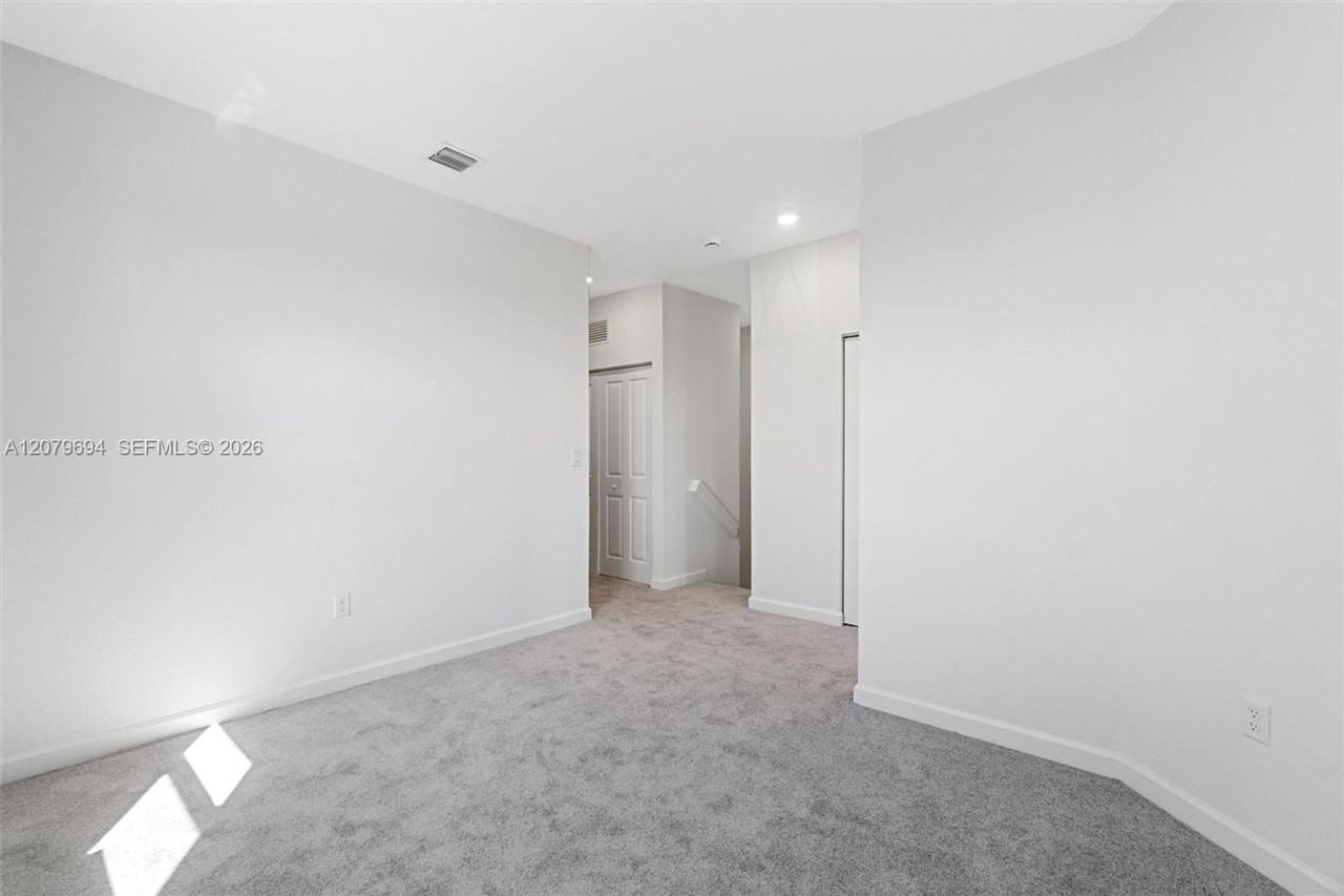 12923 Sw 231st Ter - Photo 5 of 17