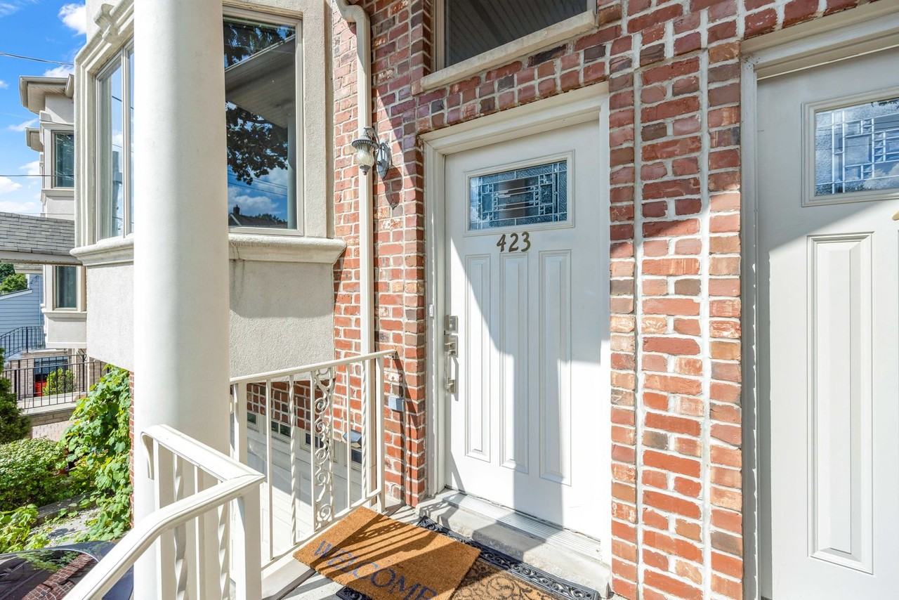 423 Lafayette Ave - Photo 4 of 40