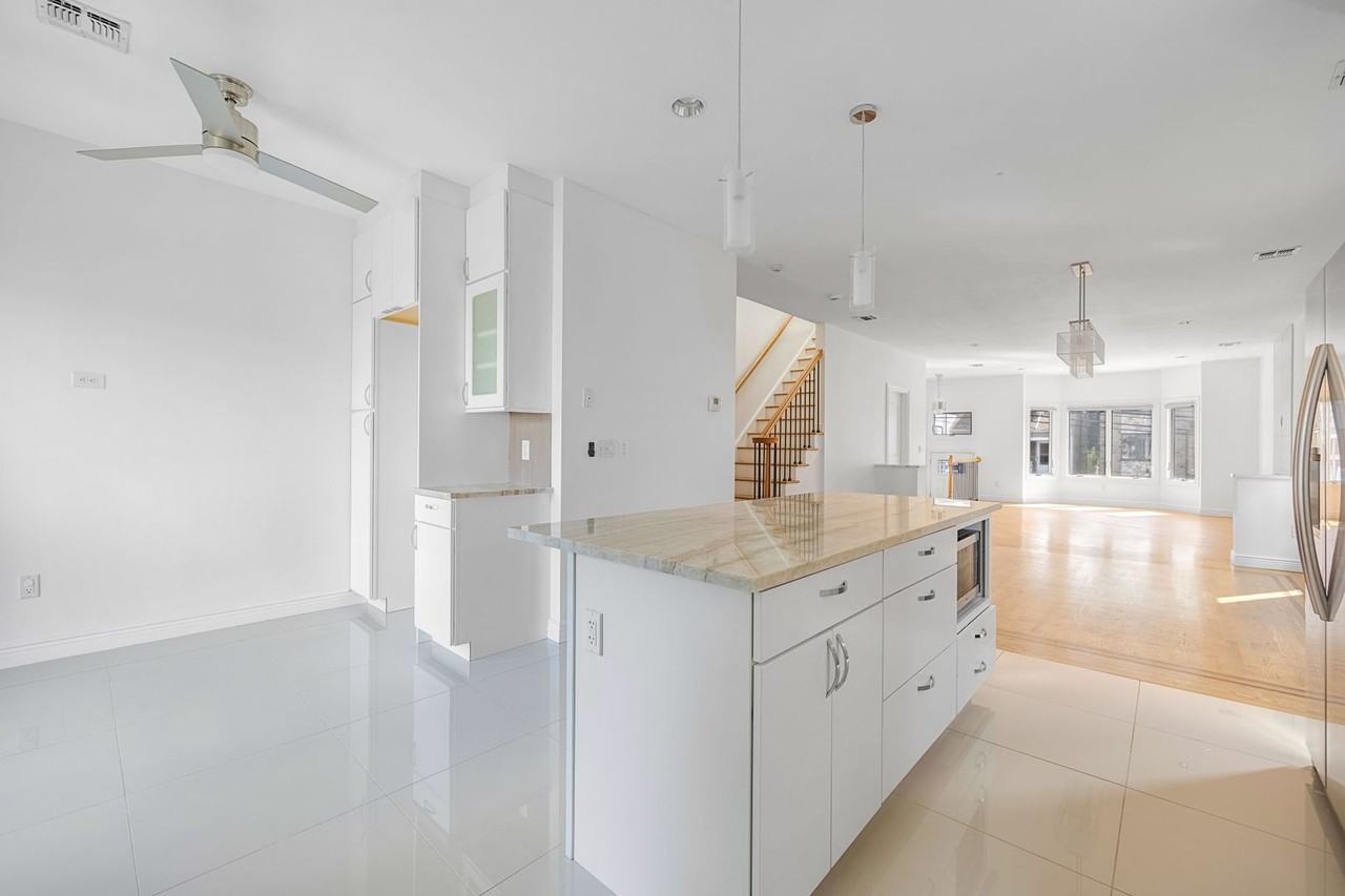 423 Lafayette Ave - Photo 7 of 40