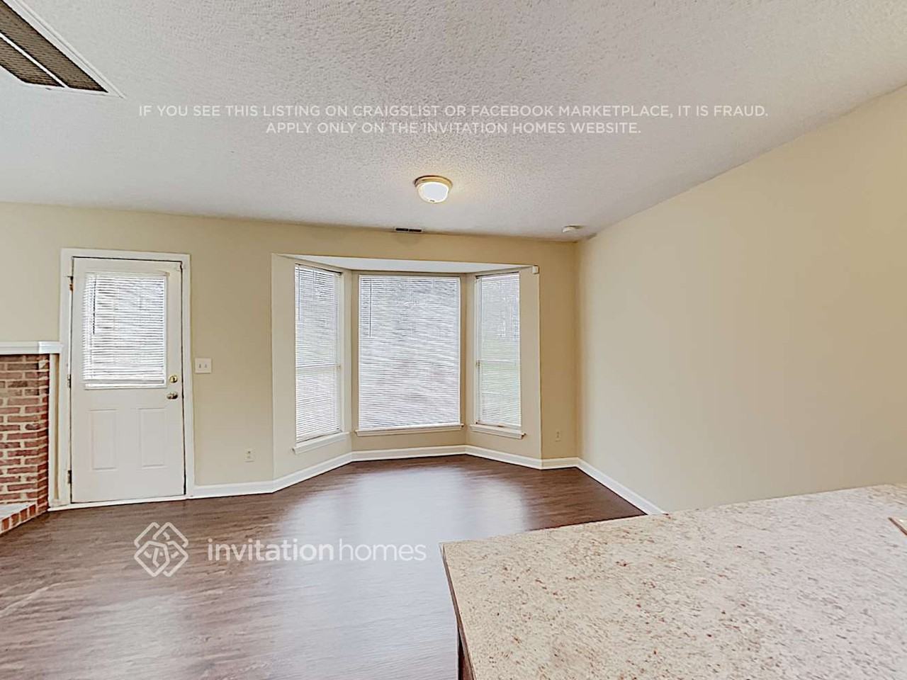 8627 Lockerbie Ln - Photo 4 of 18