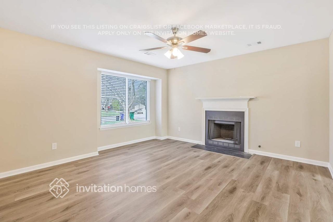 610 Woodcrest Manor Dr - Photo 2 of 22