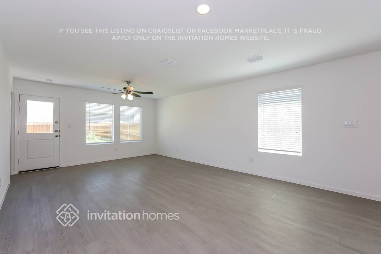 1834 Sanderling St - Photo 3 of 17