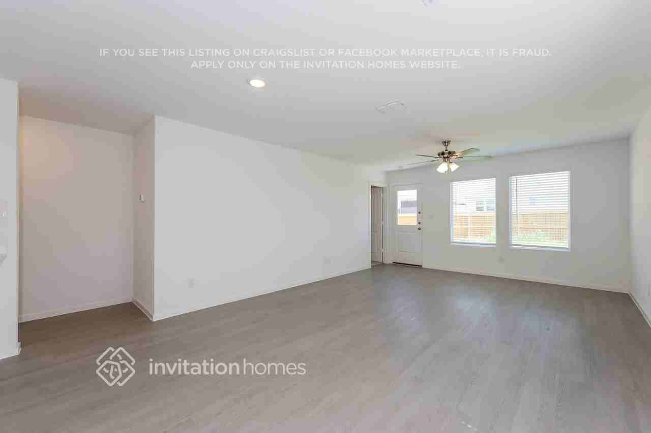 1834 Sanderling St - Photo 4 of 17