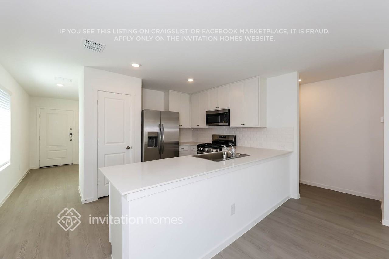 1834 Sanderling St - Photo 7 of 17