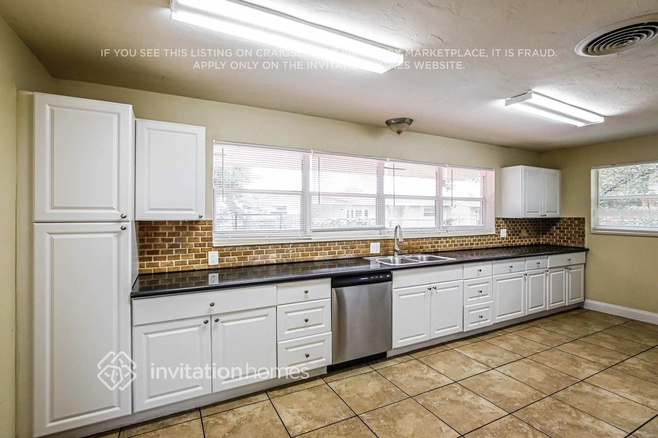 2151 Nw 30th Ter - Photo 7 of 17