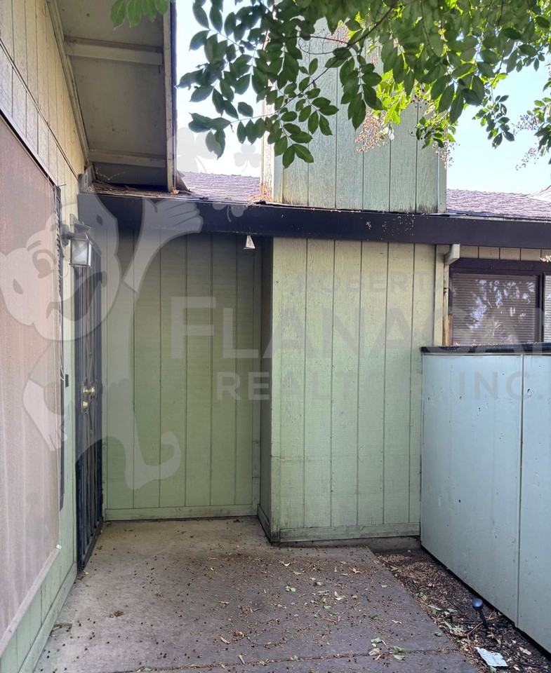 712 W Yosemite Ave - Photo 2 of 19