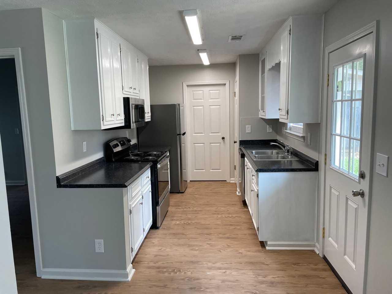 466 West Dr - Photo 3 of 13