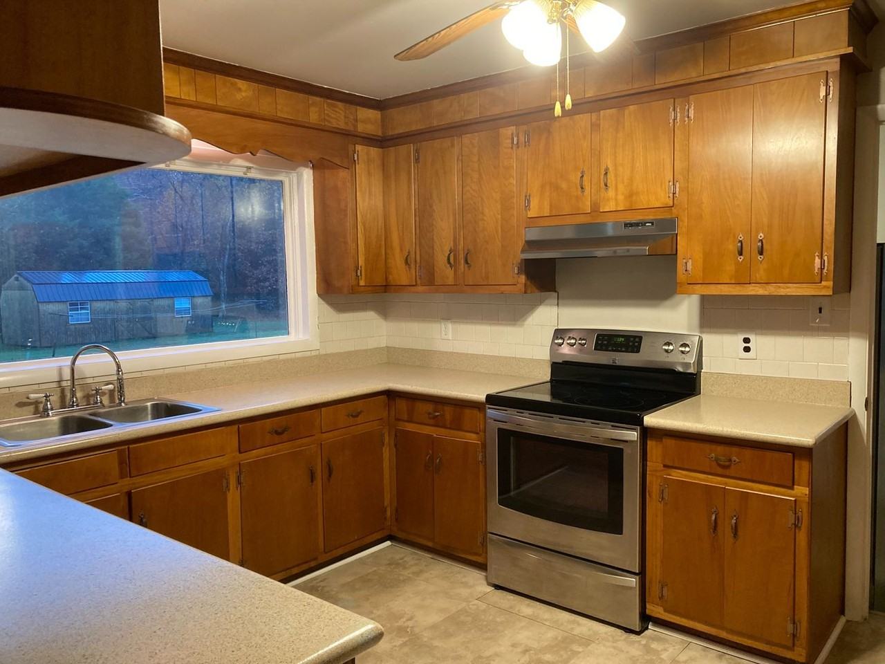 3940 Senior Ln - Photo 4 of 18