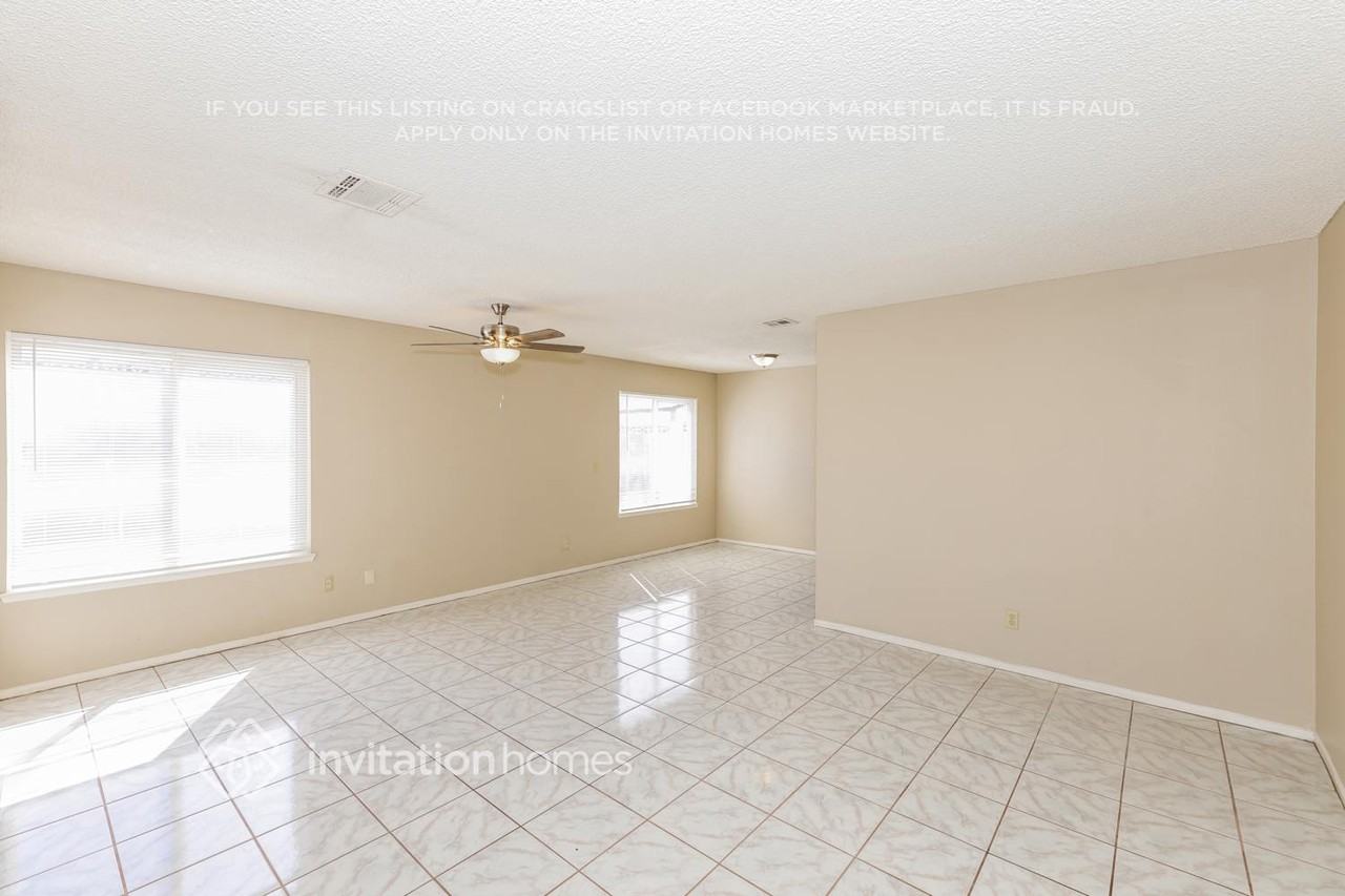 439 Bell Ave - Photo 5 of 17