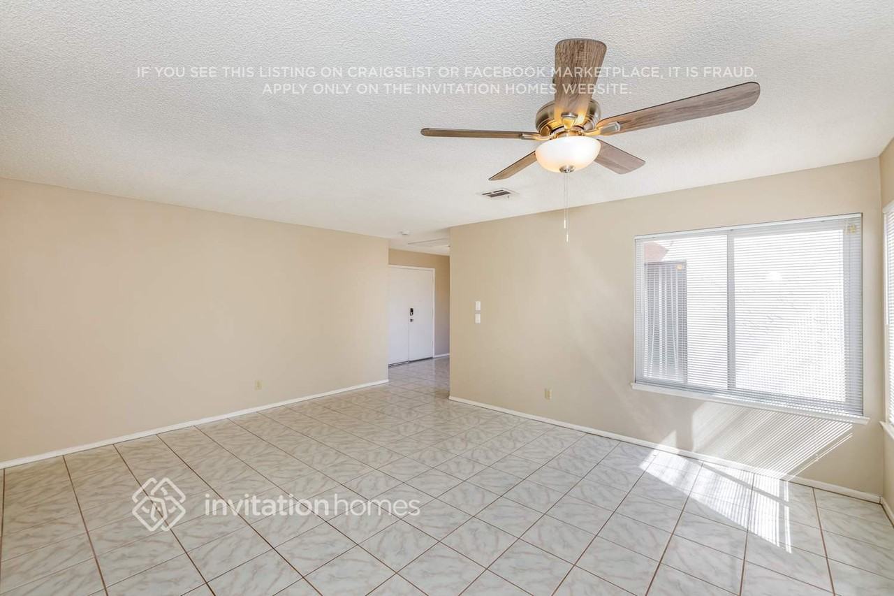 439 Bell Ave - Photo 4 of 17