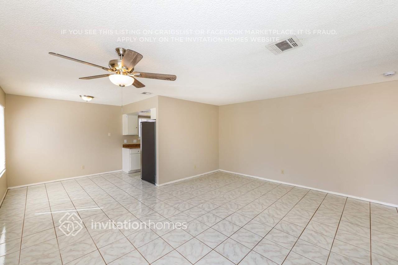 439 Bell Ave - Photo 7 of 17