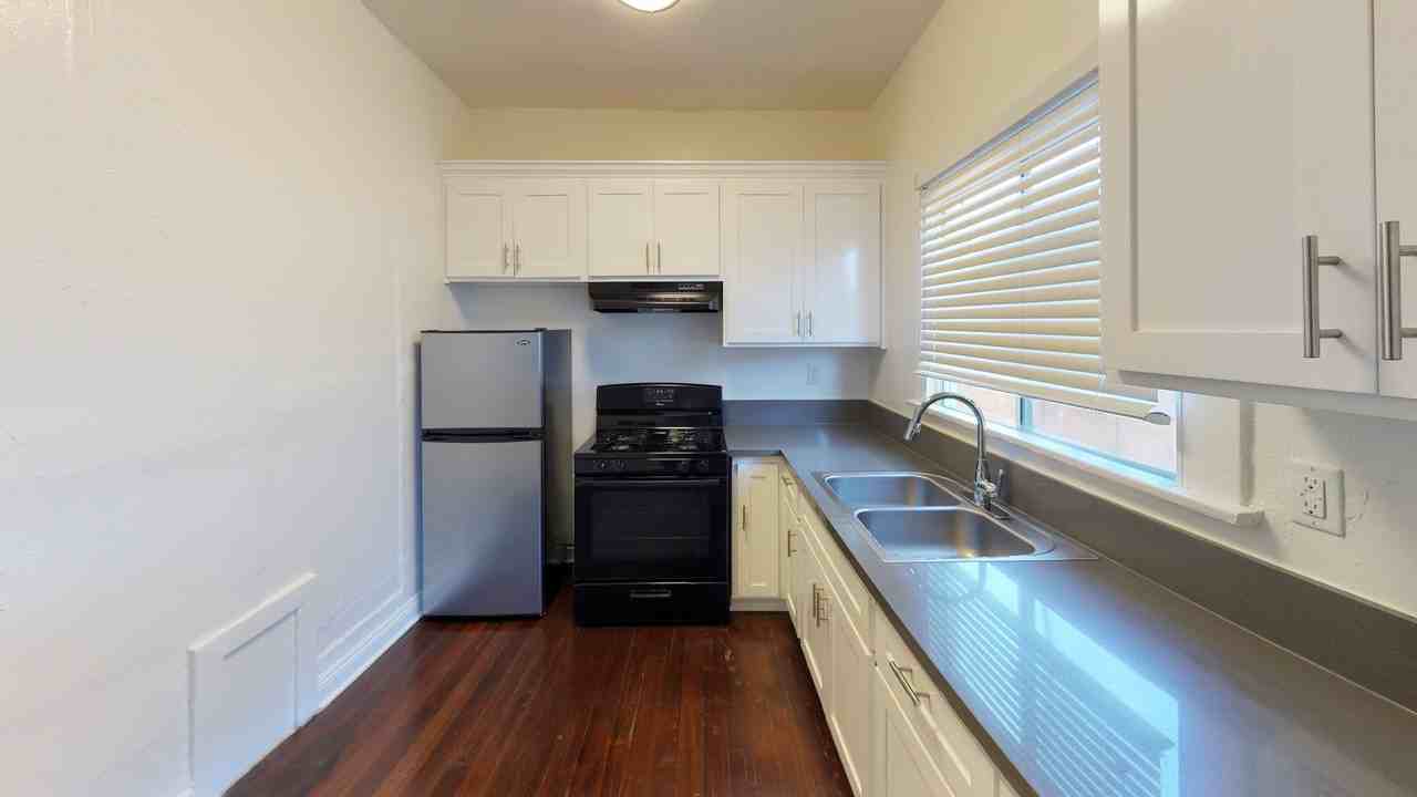 Casa Bonita Apartments...Gorgeous Newly Remodeled Apartments...Hardwood Floors! - Photo 6 of 7
