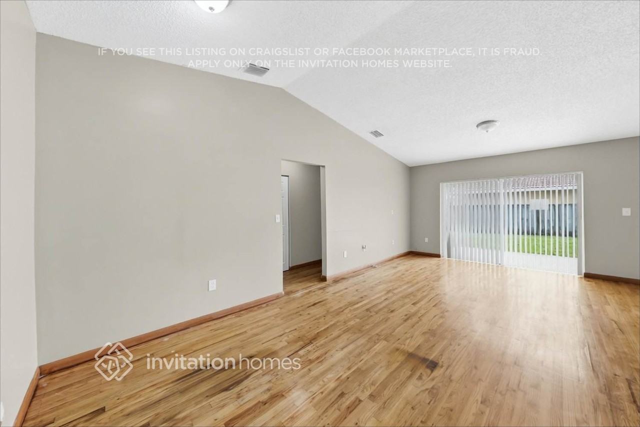 17532 Sw 137th Ct - Photo 6 of 19