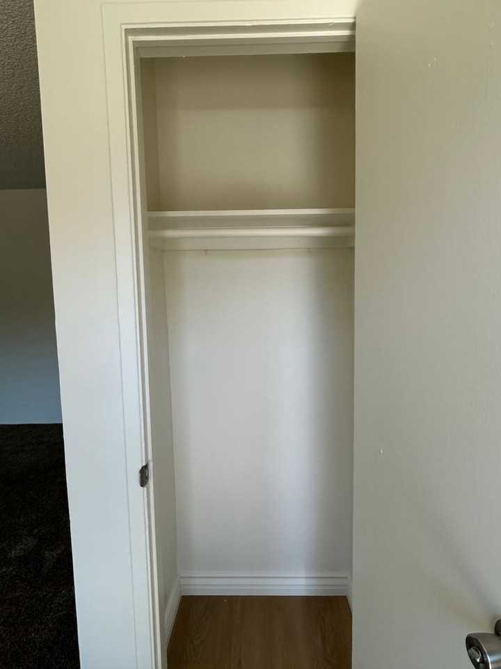 416 E Oak St - Photo 4 of 15