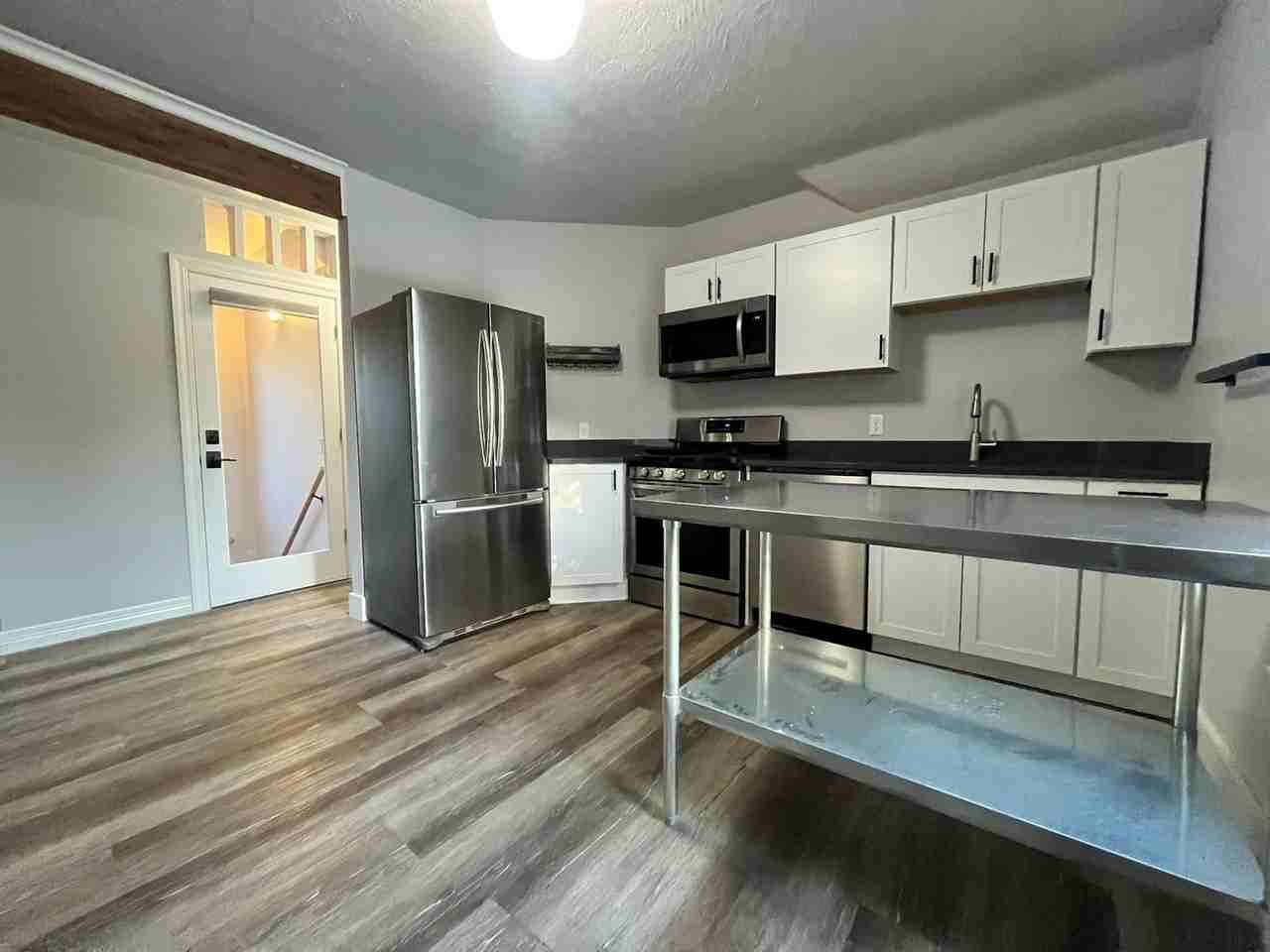 402 S 6th St E #02 - Photo 3 of 16