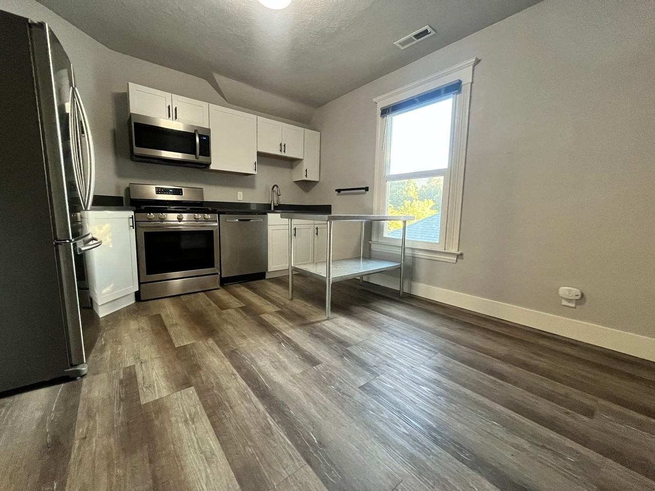 402 S 6th St E #02 - Photo 4 of 16