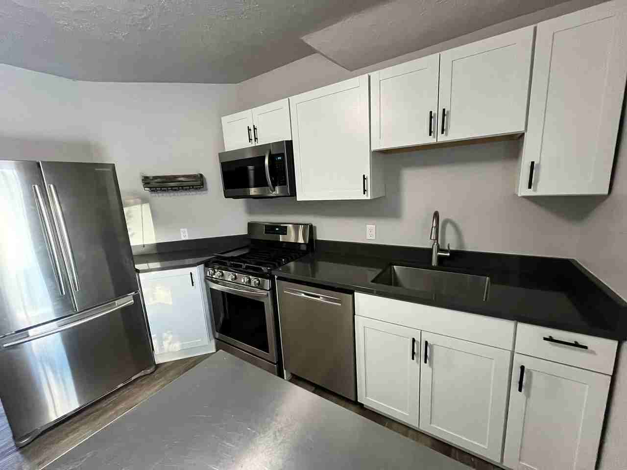 402 S 6th St E #02 - Photo 5 of 16
