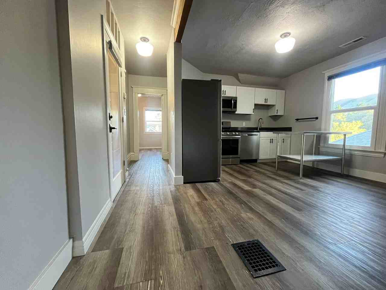 402 S 6th St E #02 - Photo 7 of 16