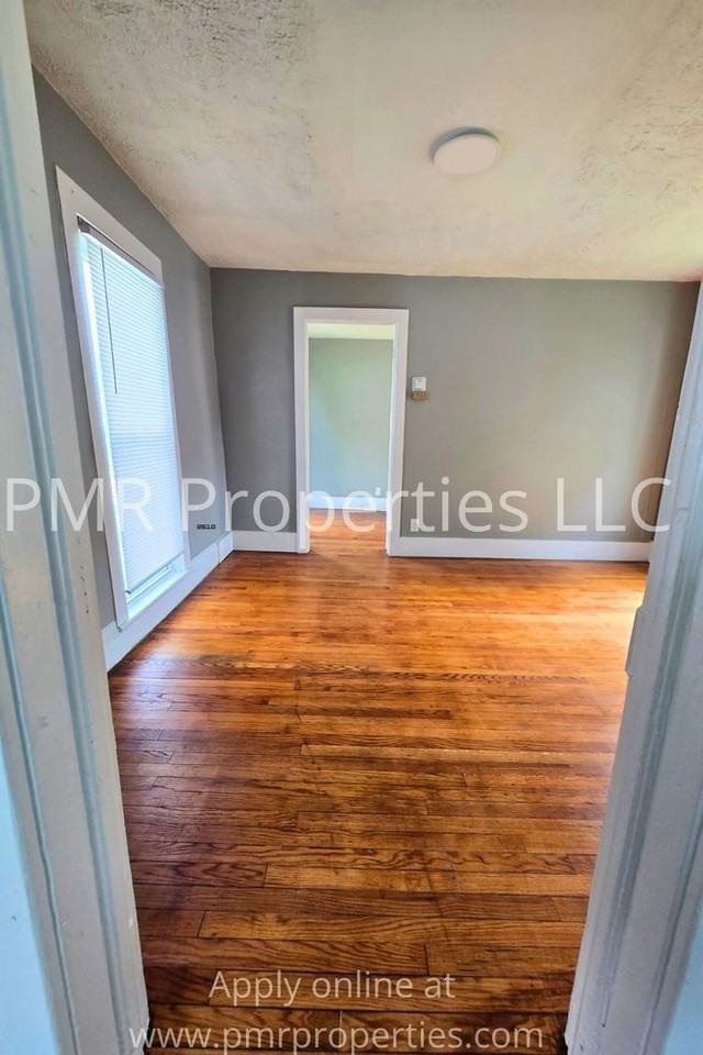 806 S 7th St - Photo 4 of 7