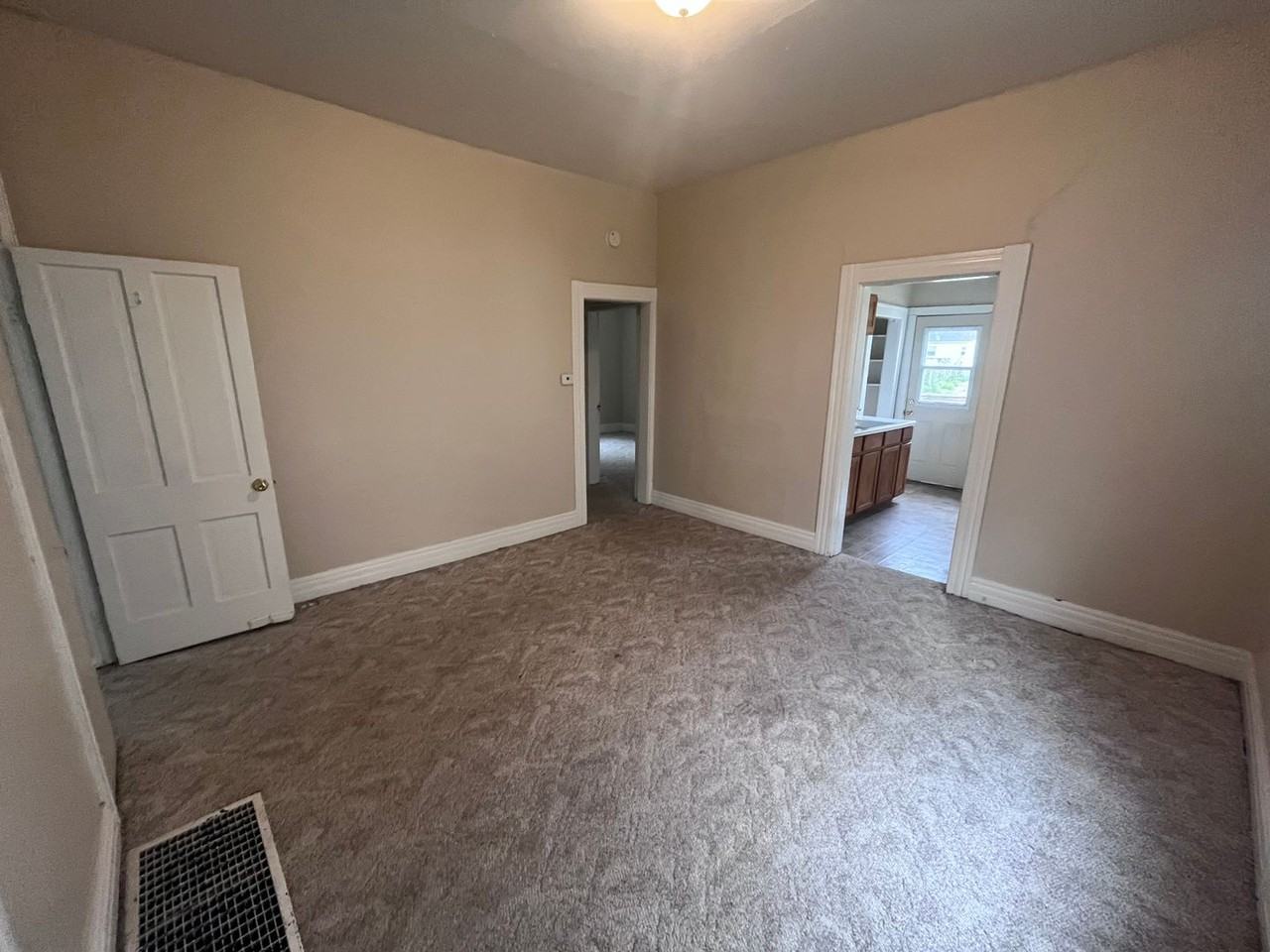 506 Dodge St - Photo 2 of 12