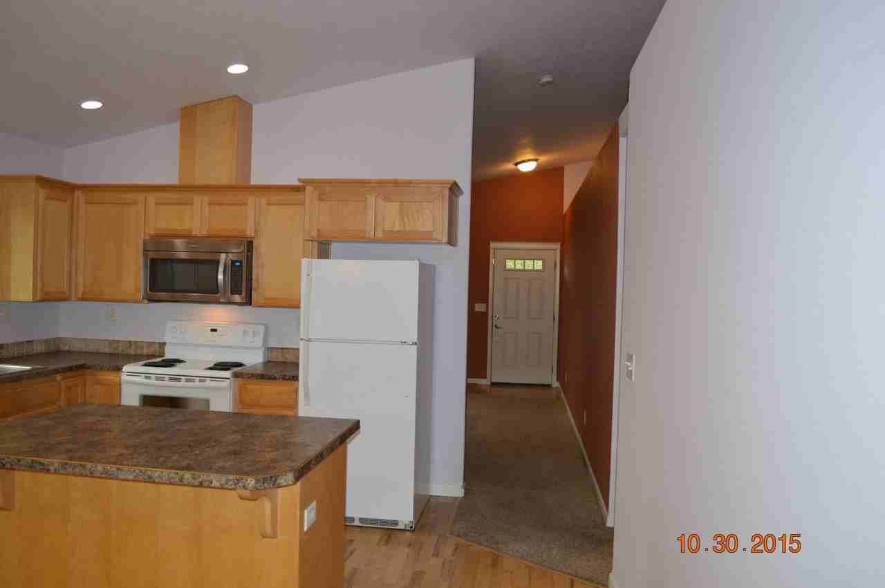1043 Fuji Ln - Photo 4 of 18