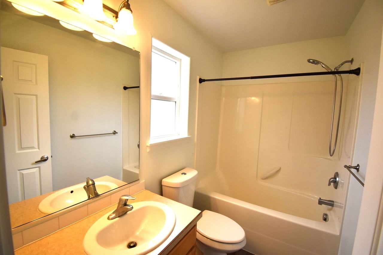 1043 Fuji Ln - Photo 6 of 18