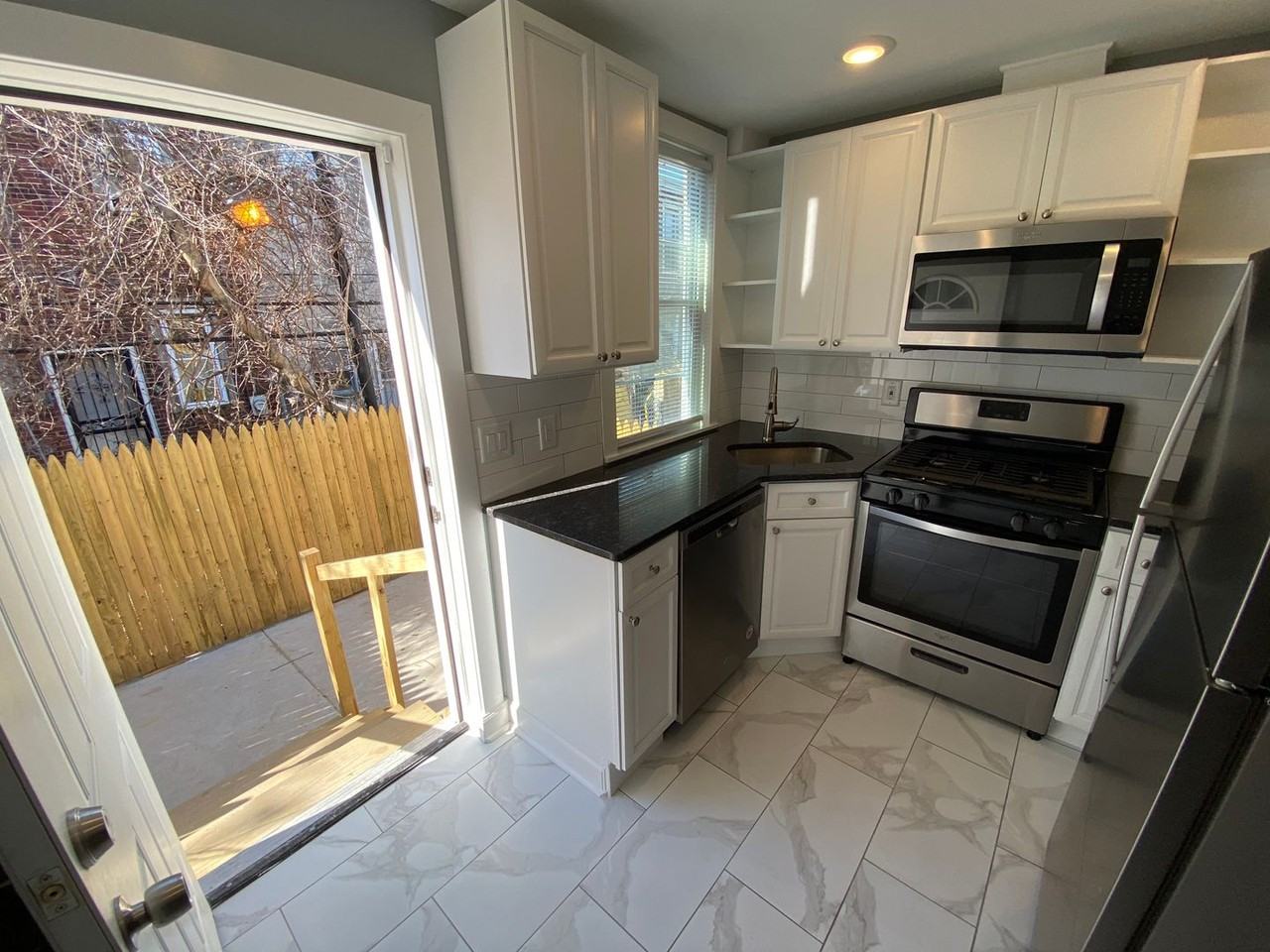 5404 Delancey St - Photo 4 of 28