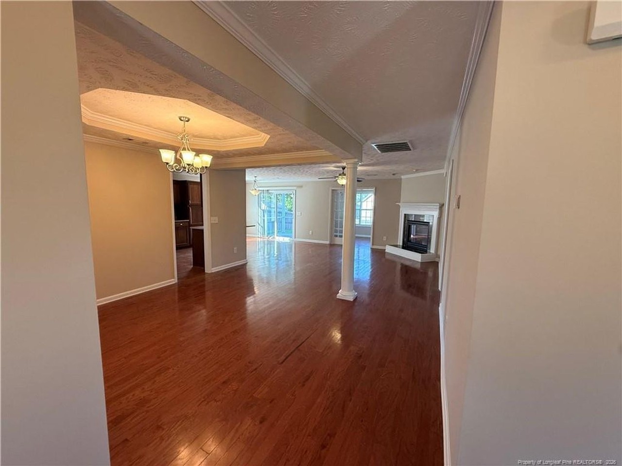 402 Colonist Pl - Photo 2 of 24