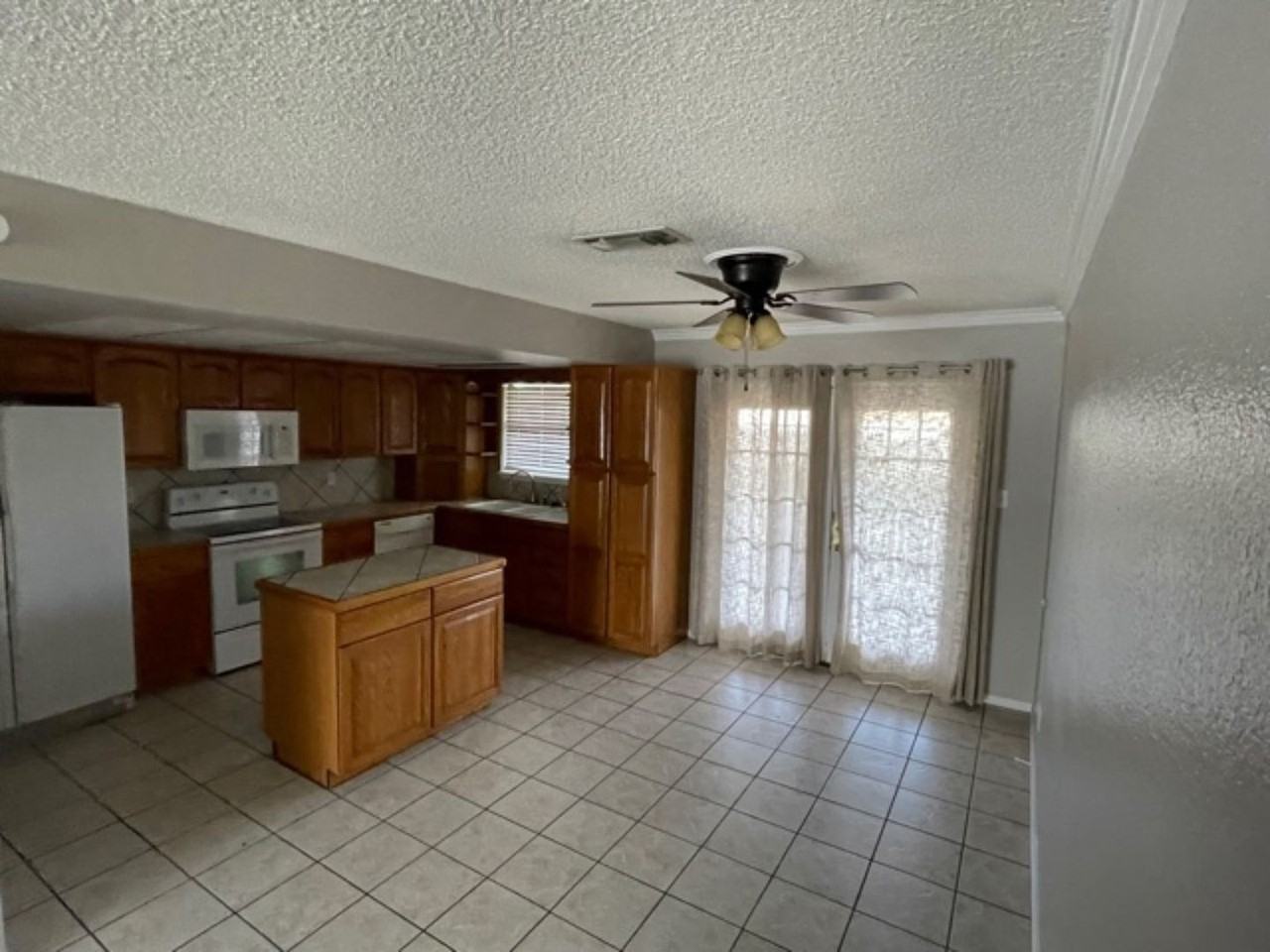 2304 W Bullock Ave - Photo 4 of 15