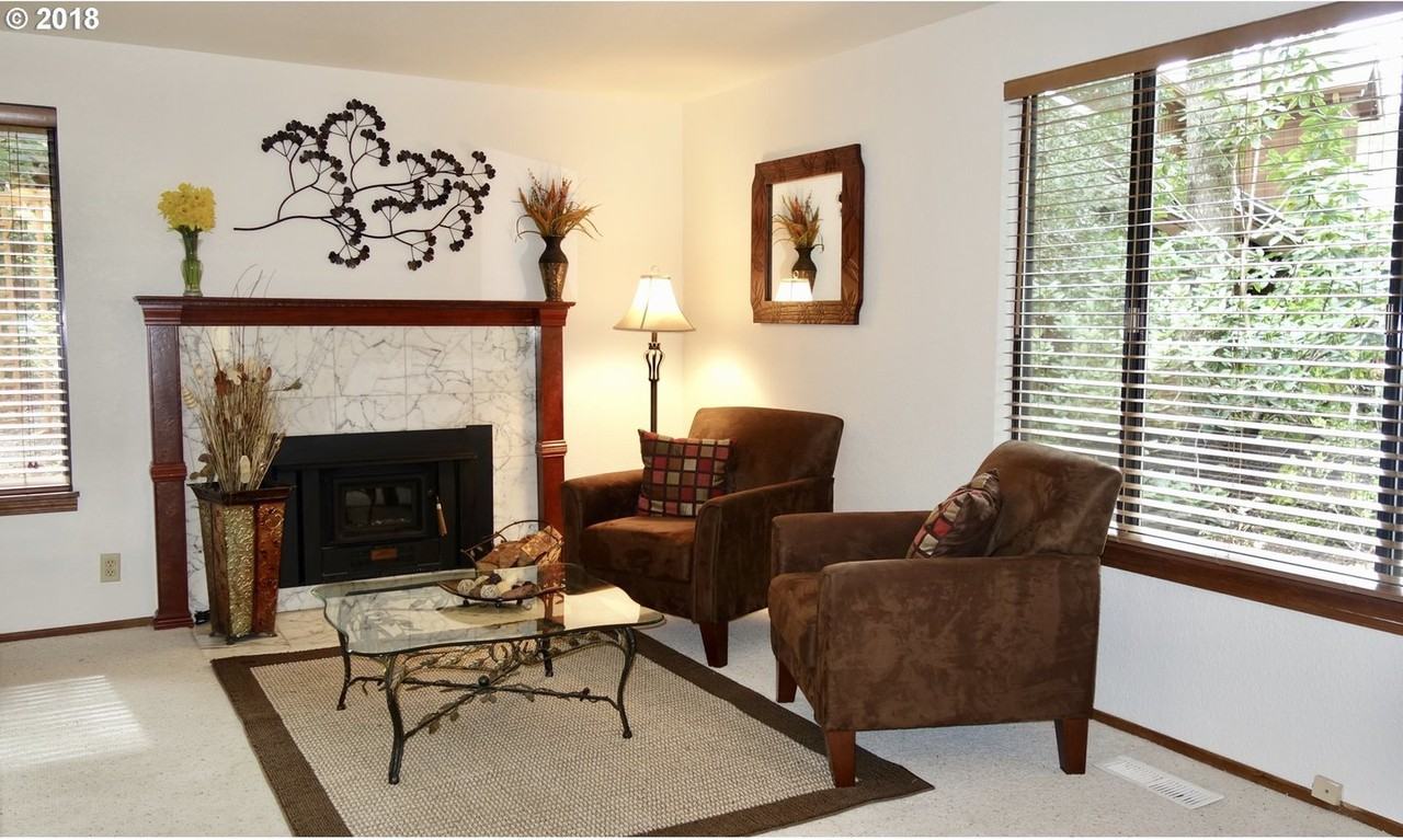 2972 Riverview St - Photo 7 of 23