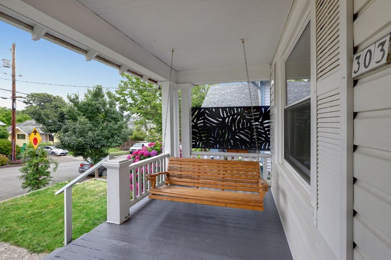 303 Ne 45th Ave - Photo 3 of 17