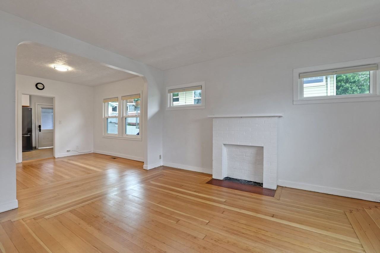 303 Ne 45th Ave - Photo 4 of 17