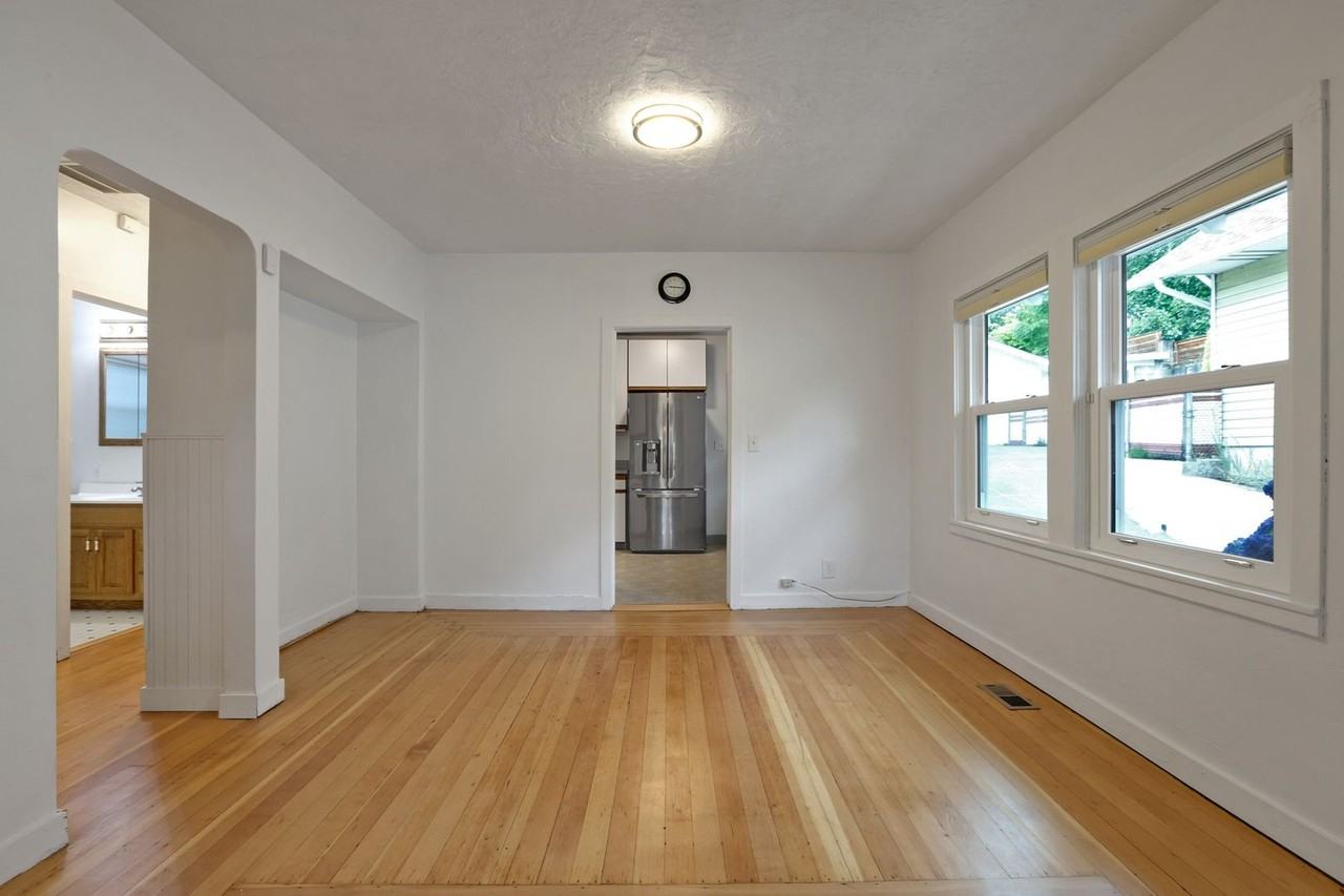 303 Ne 45th Ave - Photo 6 of 17